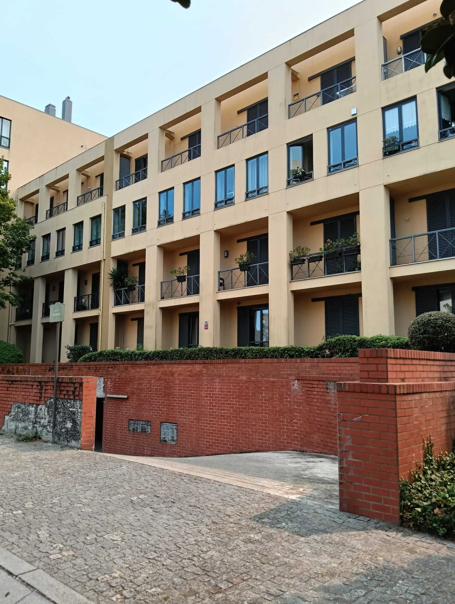 Lugar de Garagem para Alugar – Rua da Telheira, Paranhos