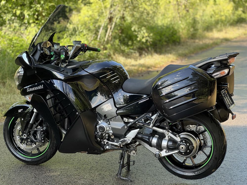 KAWASAKI GTR 1400 Akrapovic Kufry Szyba