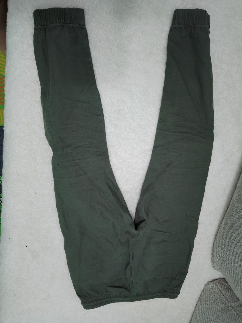 Spodnie H&M joggery khaki rozm. 134