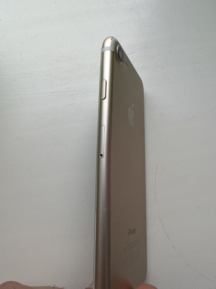 iPhone 7  32gb Gold