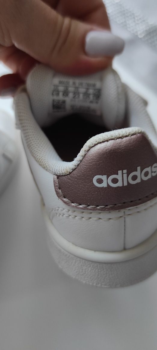 Buty Adidas białe 23