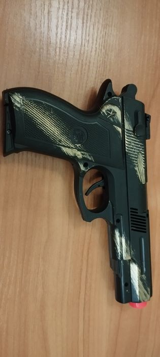 Пистолет игрушечный