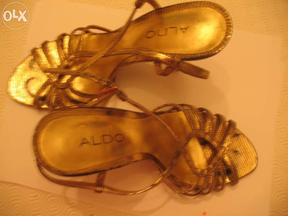 Sapatos Aldo Dourados