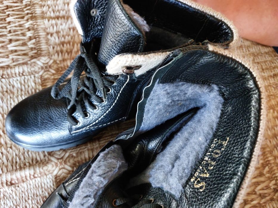 Продам жіночі чоботи.