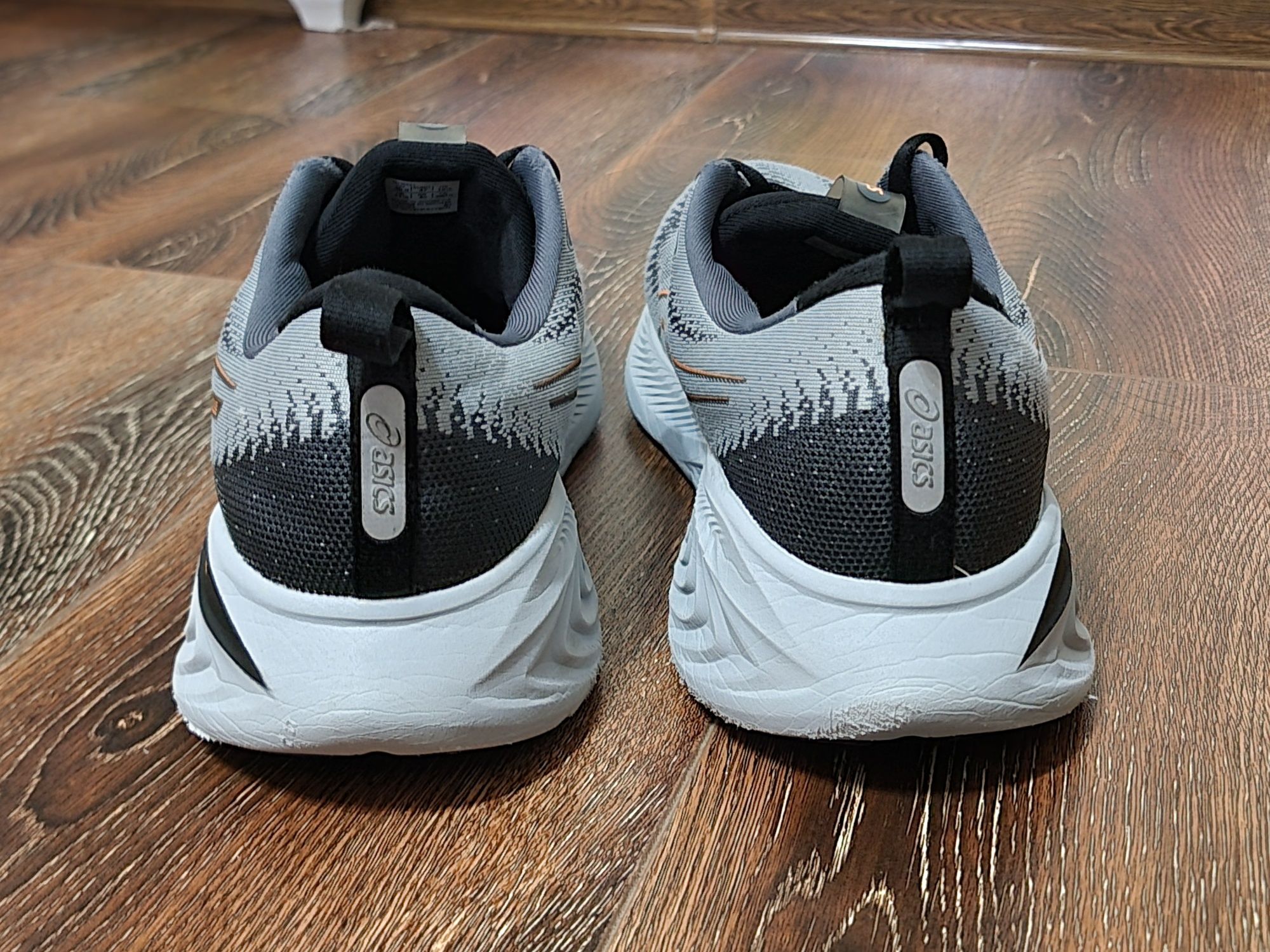 Оригінал 100% кросівки чоловічі asics comulus 26 eur 47