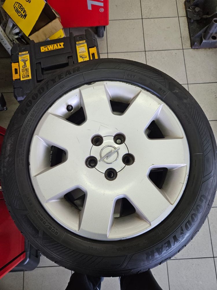 Opony letnie 205/55 R16.