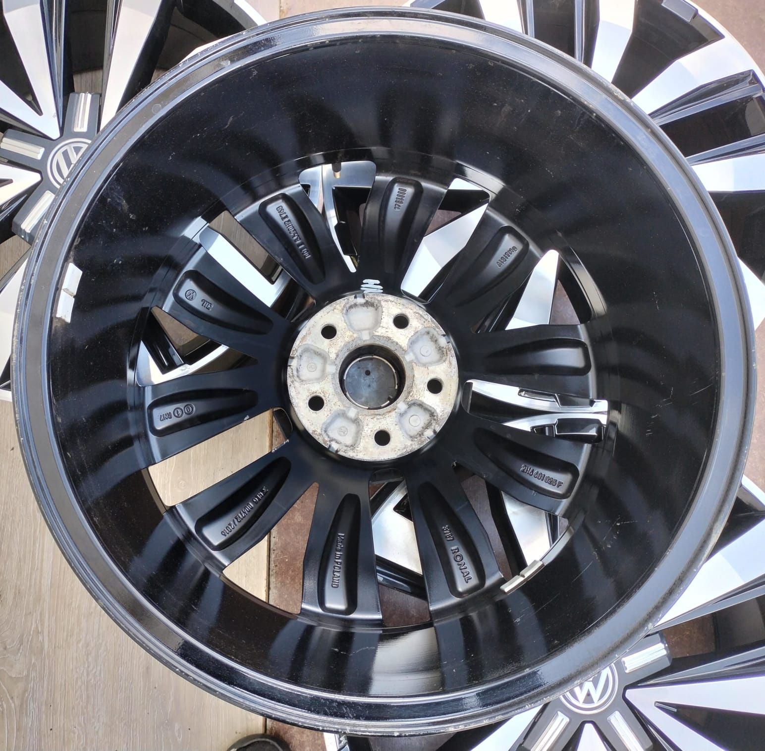 Felgi aluminiowe VW T5 T6 T7 Multivan Caravelle 8x20 ET43 5x120