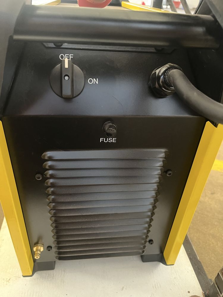 ESAB Fabricator  ET 410iP (máquina de soldar/ Welding machine)