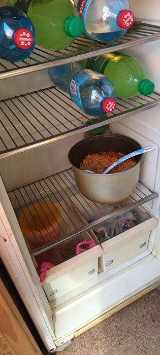 Продам холодильник Донбас 10 є в доброму стані , робочий. Висота 160см