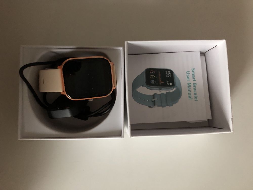 Smartwatch model P8