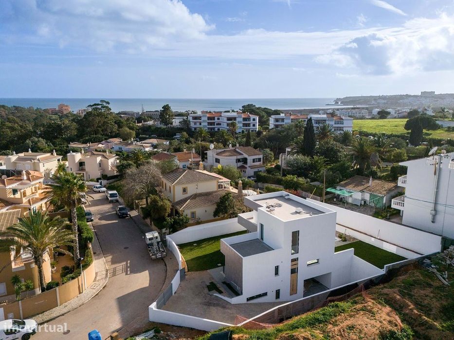 Moradia De Luxo T3+1 De Nova Construção Perto Da Marina De Lagos, Em L