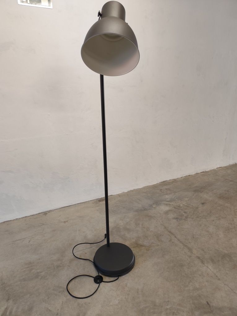 Candeeiro de pé Ikea