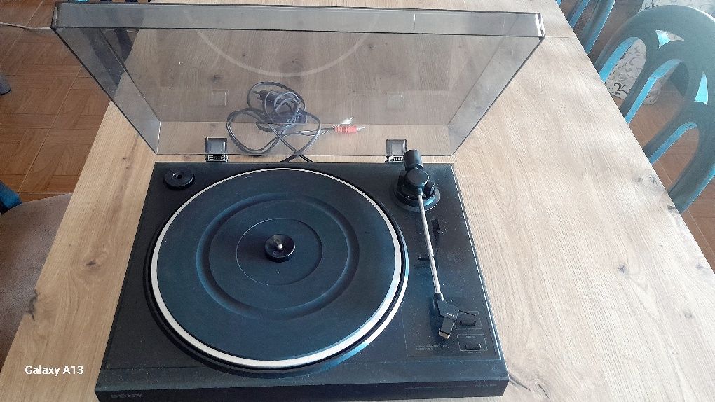 Gira discos marca Sony