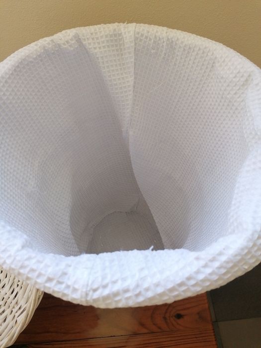 Cesto da roupa branco