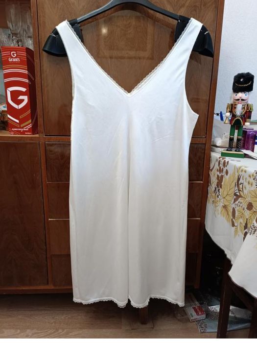 Жіноча нічна сорочка-комбінація