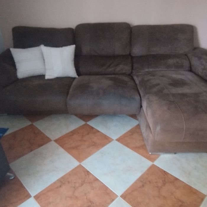 Vendo sofa,mesa de jantar extensivel com 6 cadeiras e cama individual