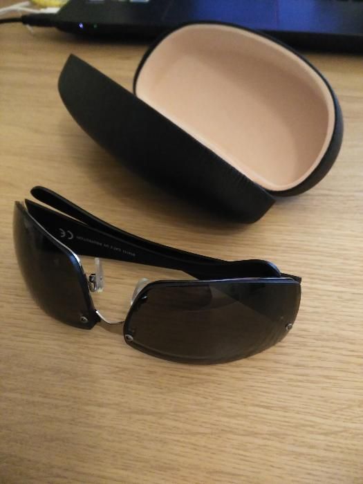 Oculos de sol com caixa de protecção