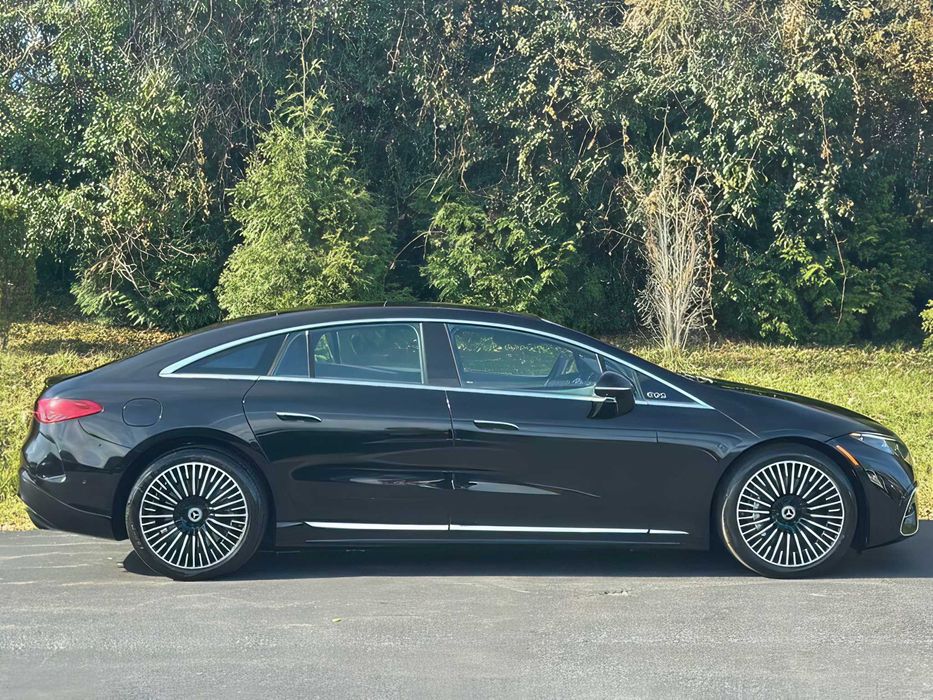 Mercedes-Benz EQS      2022