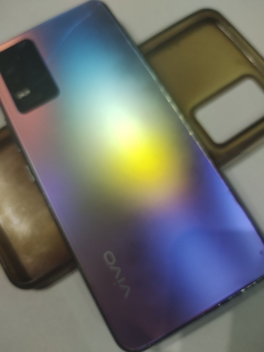 Смартфон vivo v 21e 8+4 оперативки  128 встроеной