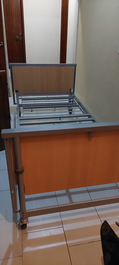 Cama articulada elétrica da Invacare+colchão impermeável+Sobre-colchão