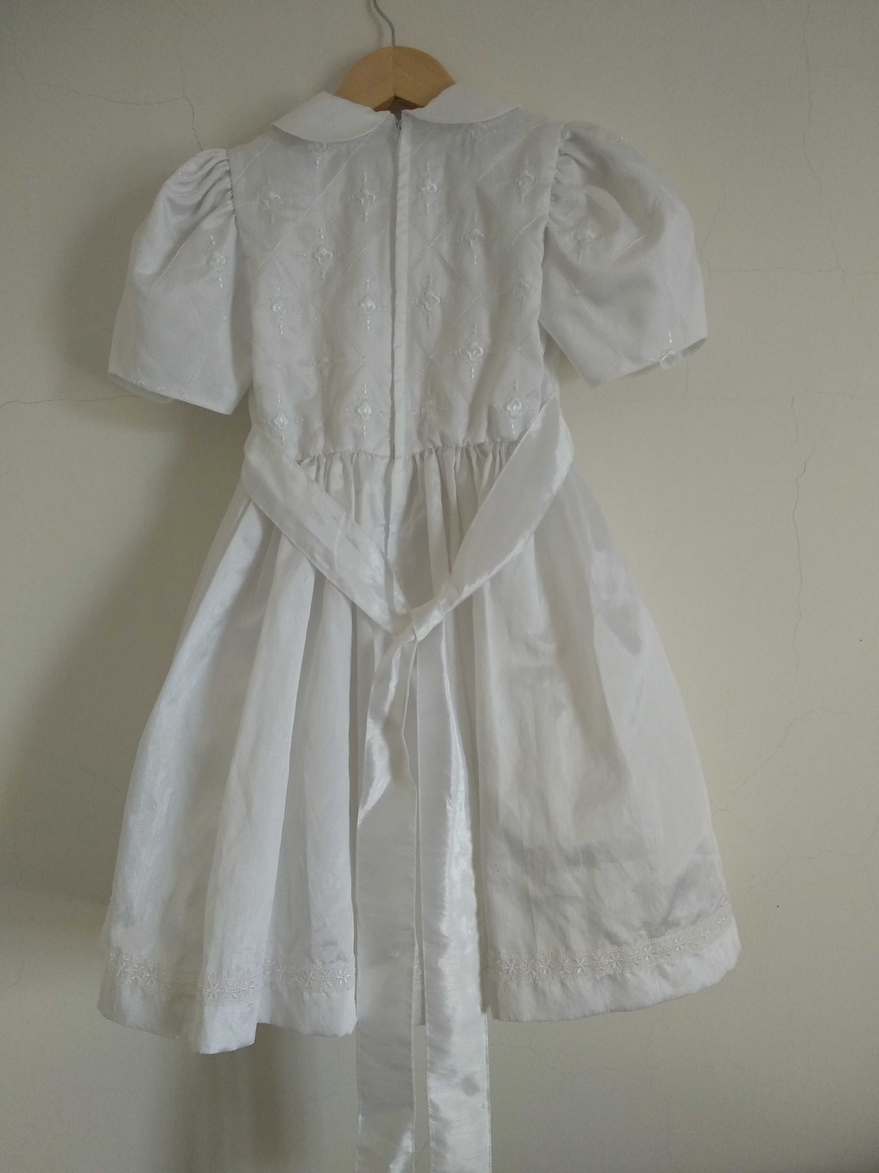 Vestido Branco Bordado Criança 6 Anos