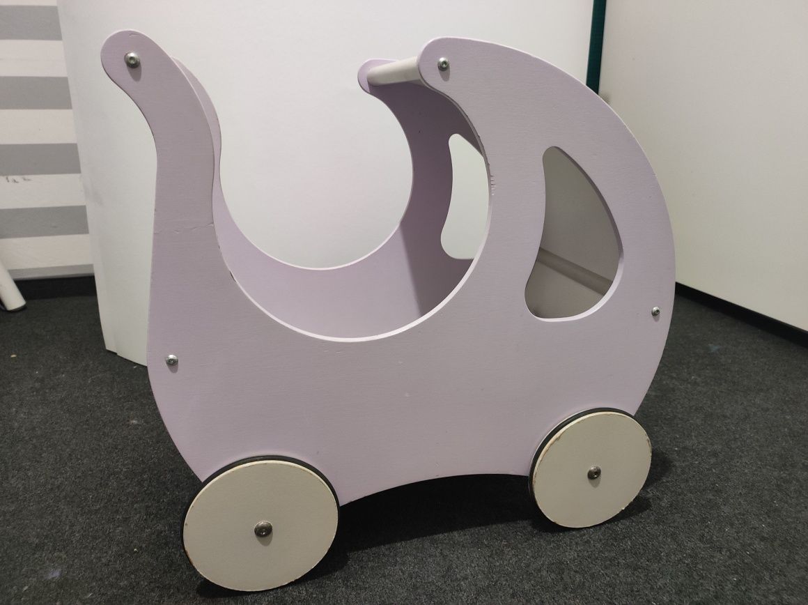 Drewniany wózek dla lalek-pchacz