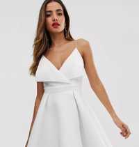 Biała sukienka krótka