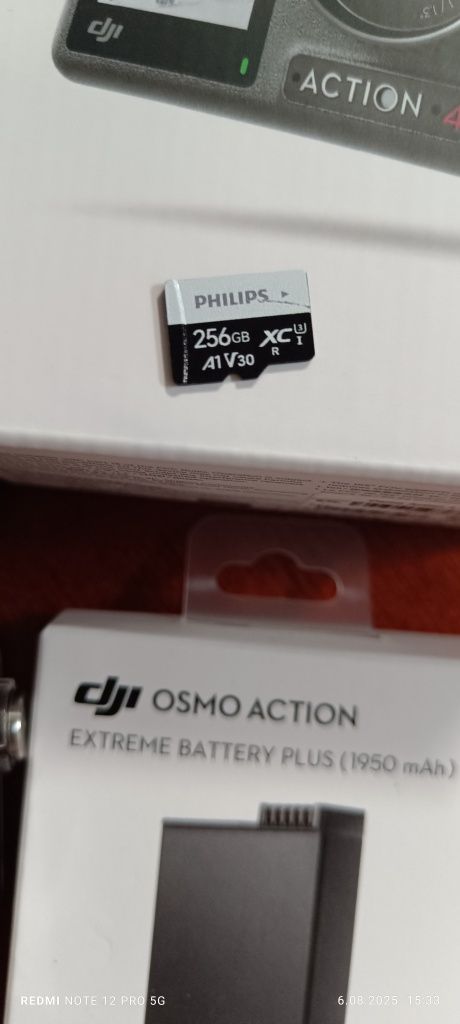 DJI Osmo Action 4, dodatkowa bateria, akcesoria.