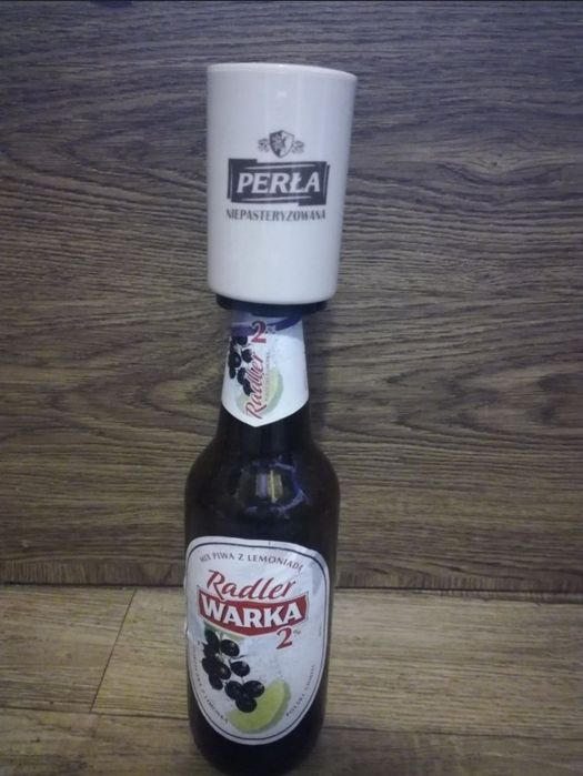 Otwieracz do butelek automatyczny