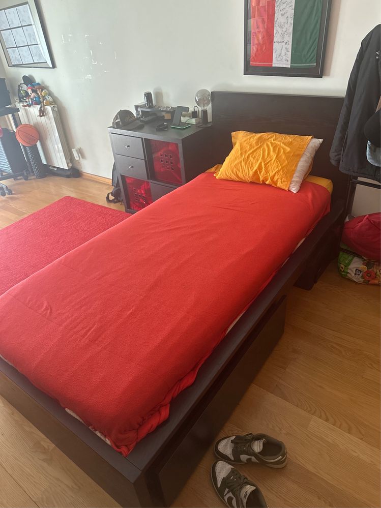 Cama Ikea MALM com estrado e colchão