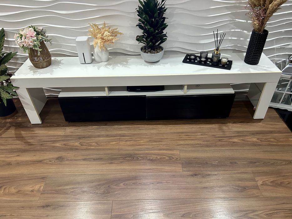 Szafka rtv biala + czarny połysk 200 cm