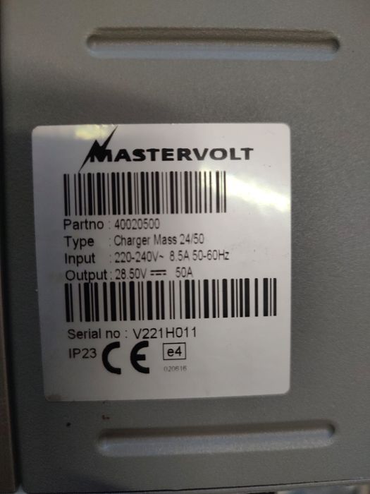 Przetwornica Mass Sine 24/2500 i Ładowarka 
Firma Mastervolt  falownik