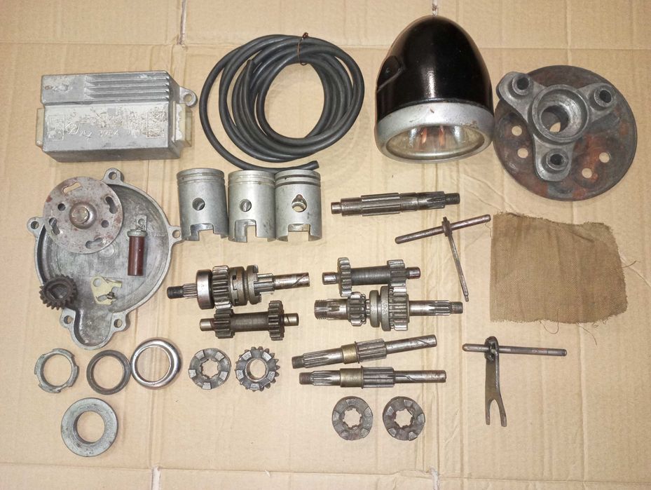 Фара коробка передач шестерни вал карбюратор поршня мопед Рига Карпаты