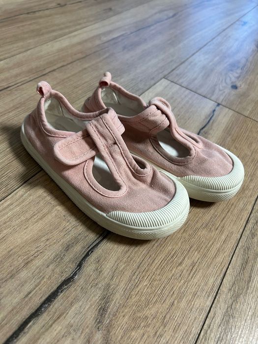 Текстильне взуття для дитини