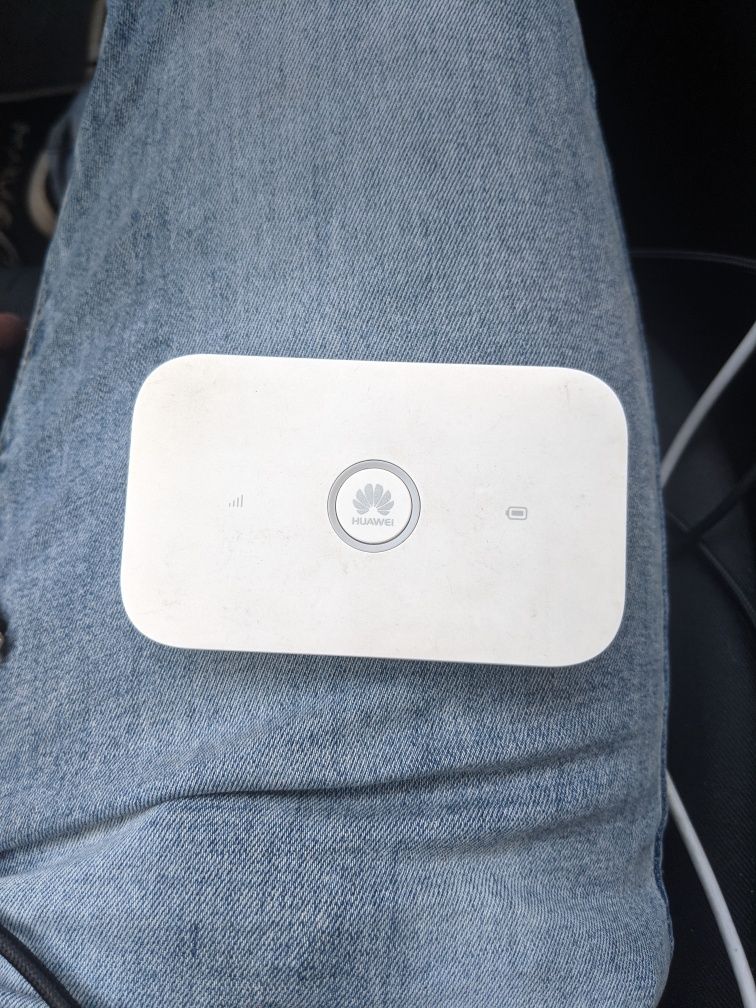 Портативный wifi роутер huawei e5573c