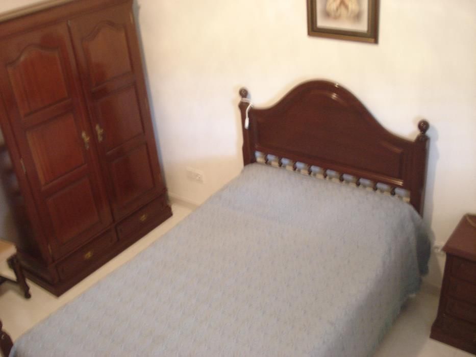 quarto de casal completo em bom estado