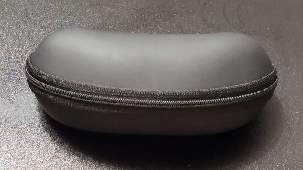 Reebok sztywne etui na okulary na zamek