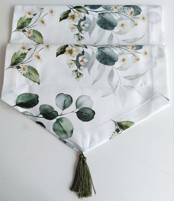 Ранер з евкаліптом та ромашками