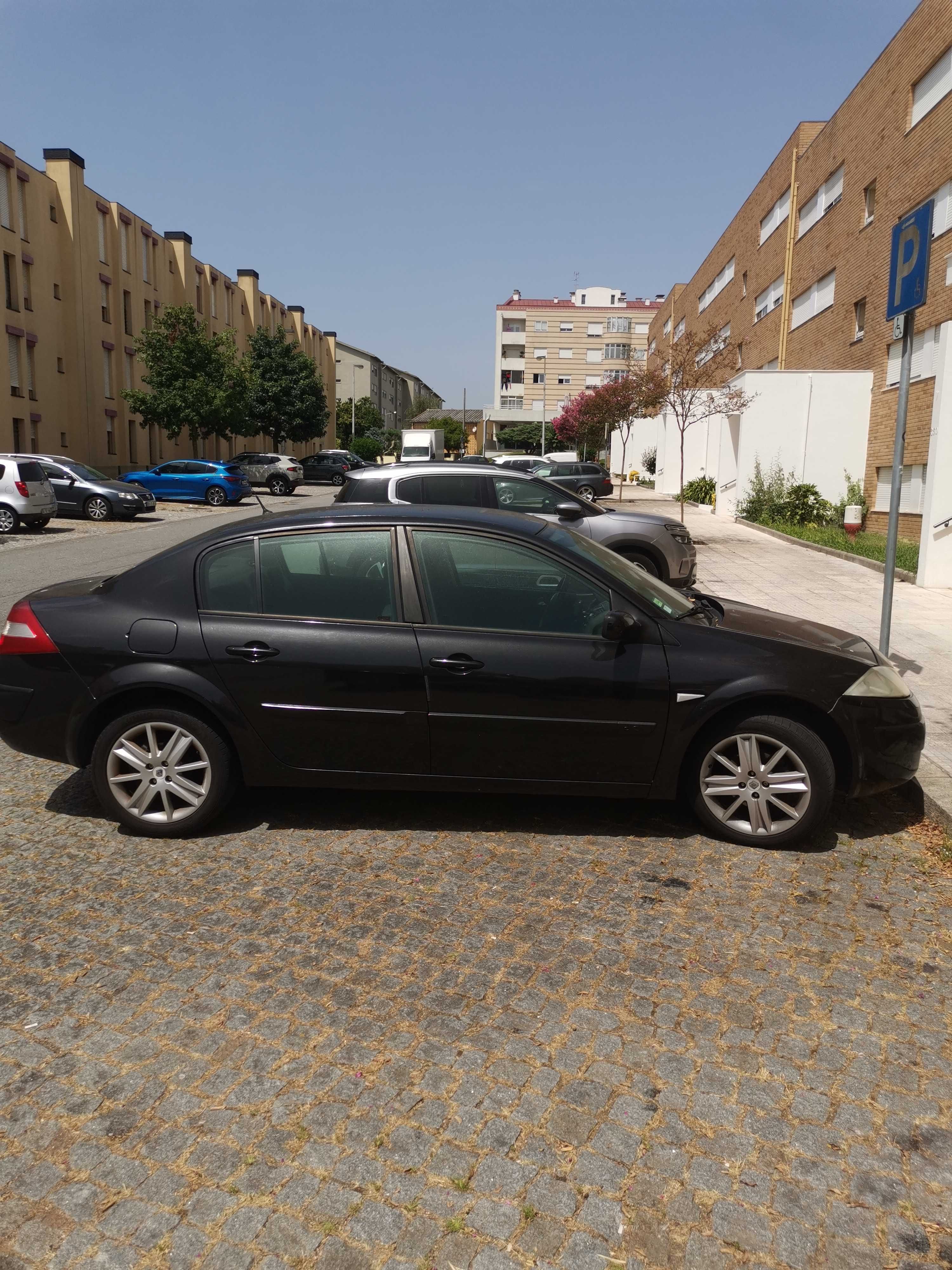 Renault Megane Sedan ll muito bem estimado
