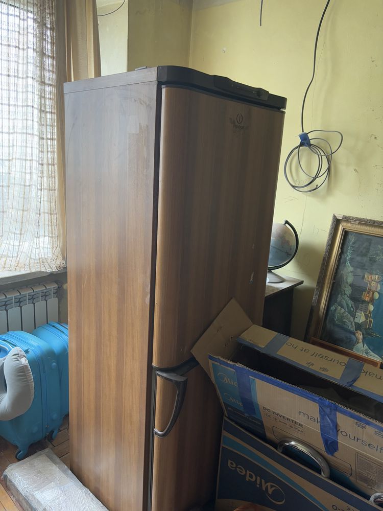 Холодильник indesit