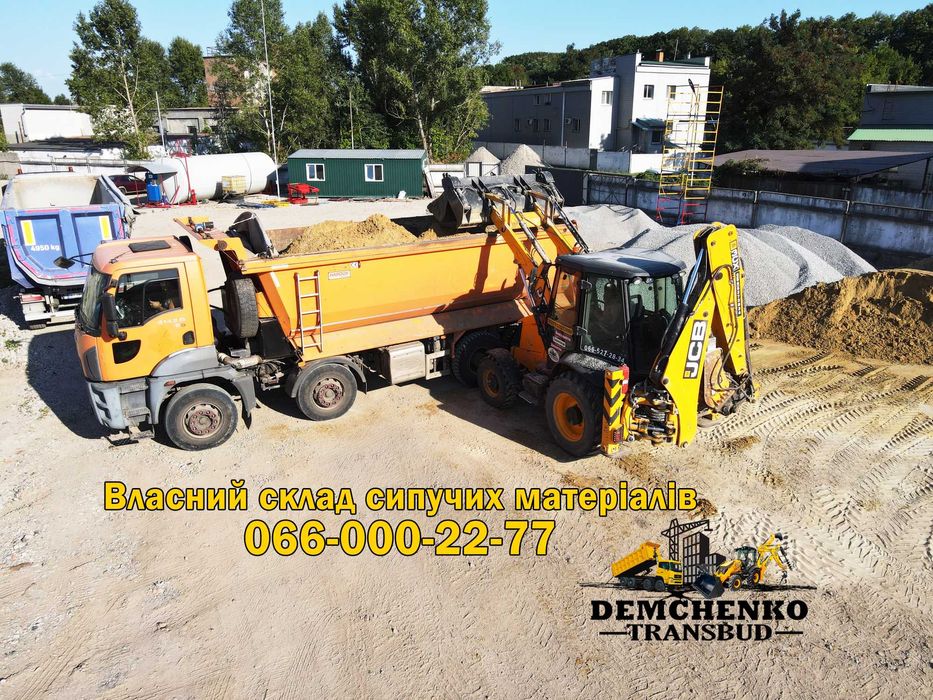 Екскаватор з бункерною щіткою. Чистка, підмітання територій, парковок