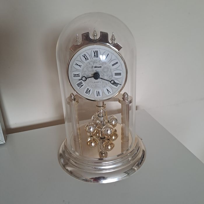 Przepiekny plastikowy zegar sprawny.