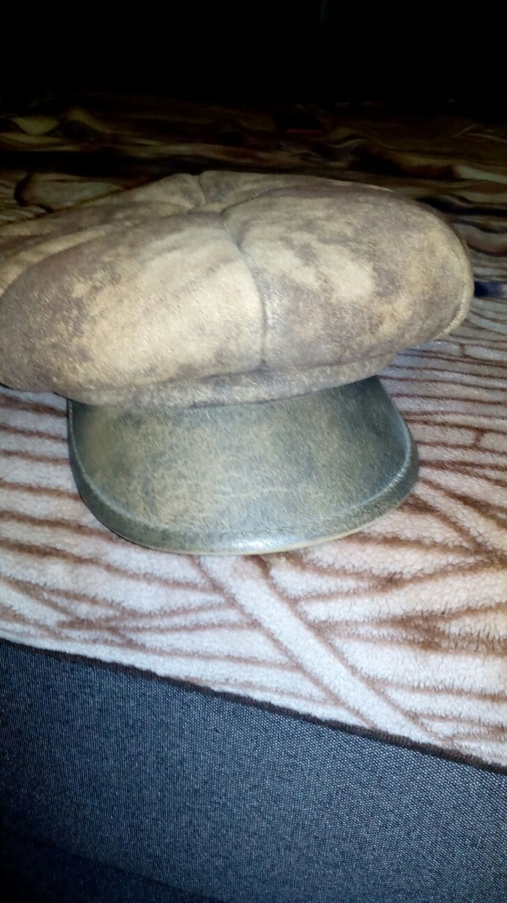 Теплі зимові шапки