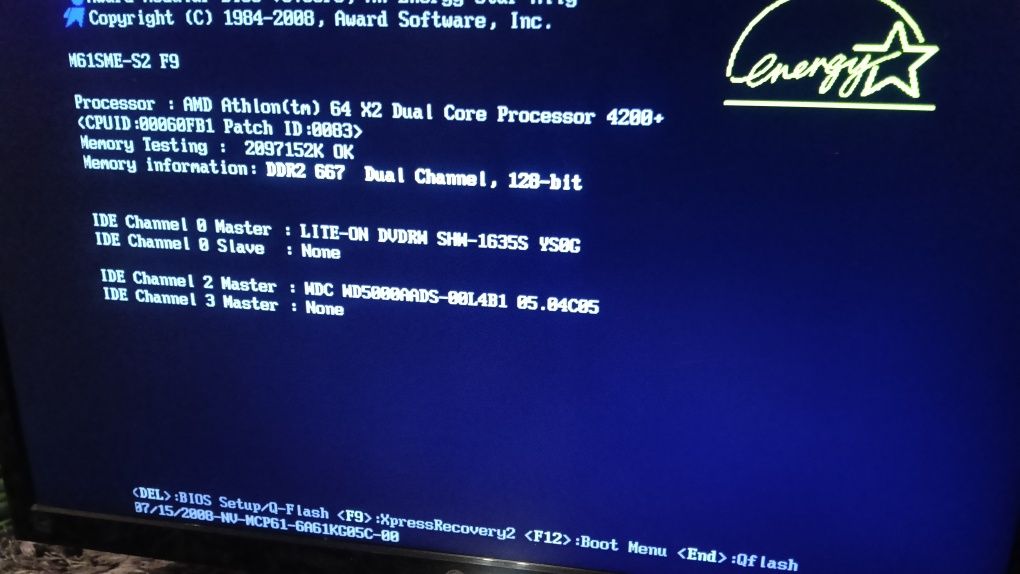 Komputer z monitorem