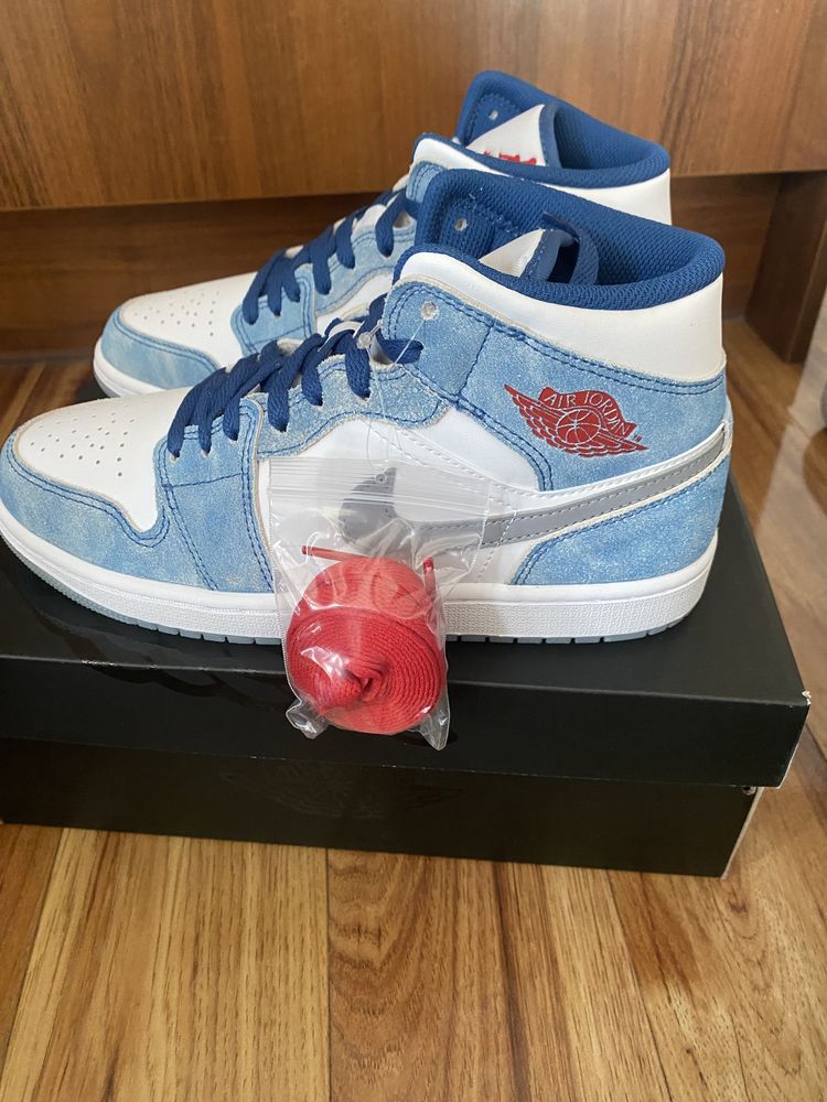 Jordan 1 Mid French Blue 40.5