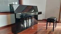 Piano Yamaha em ótimo estado de conservação