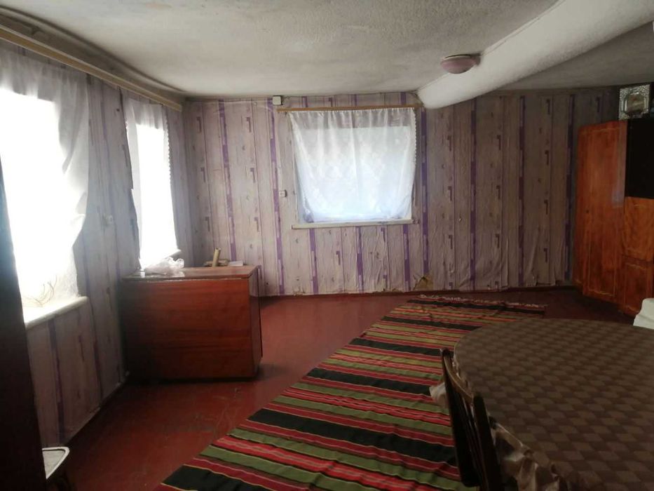 Продам старий будинок з присадибною ділянкою, понад річкою