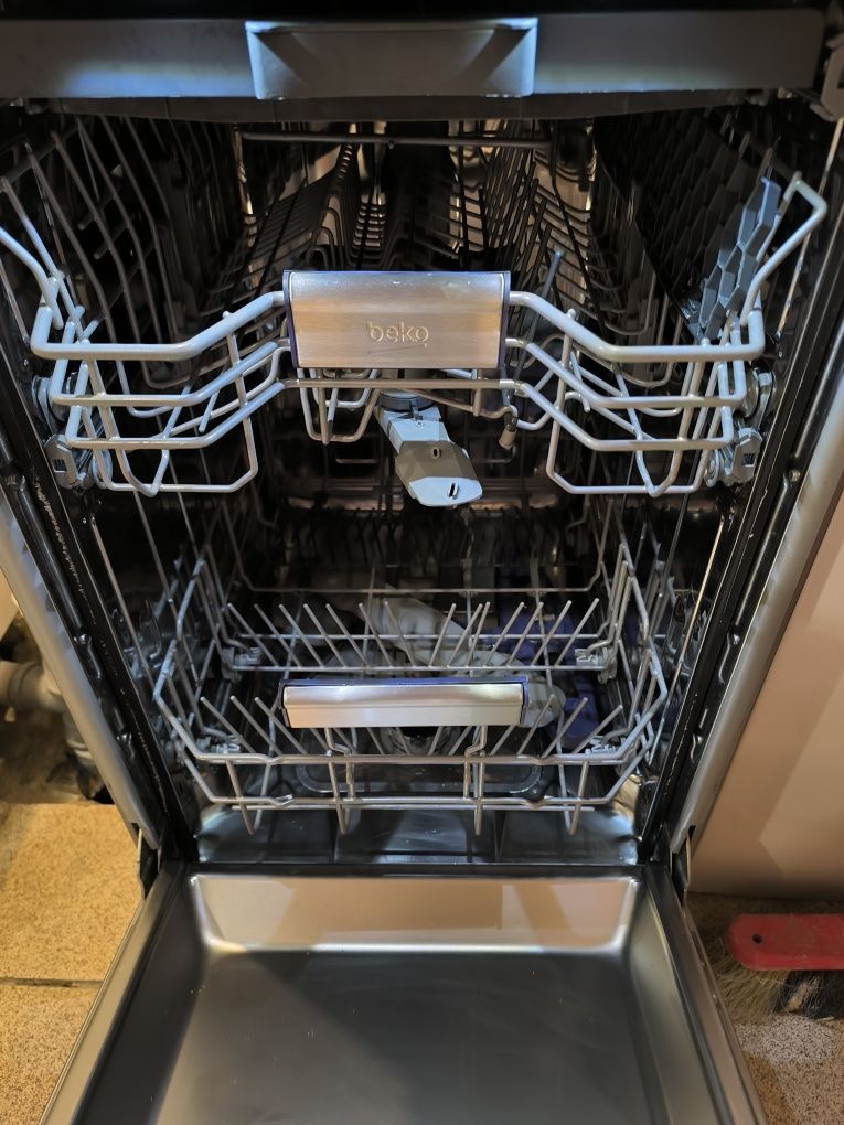 Zmywarka Beko DFS28123X