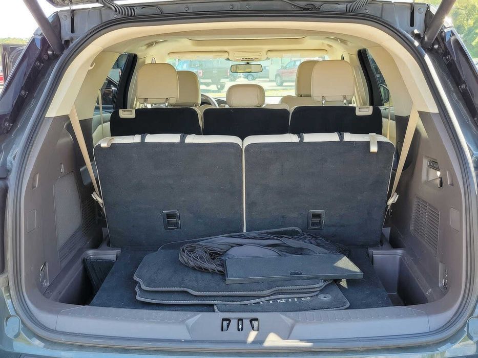 Ford Explorer Platinum      2022