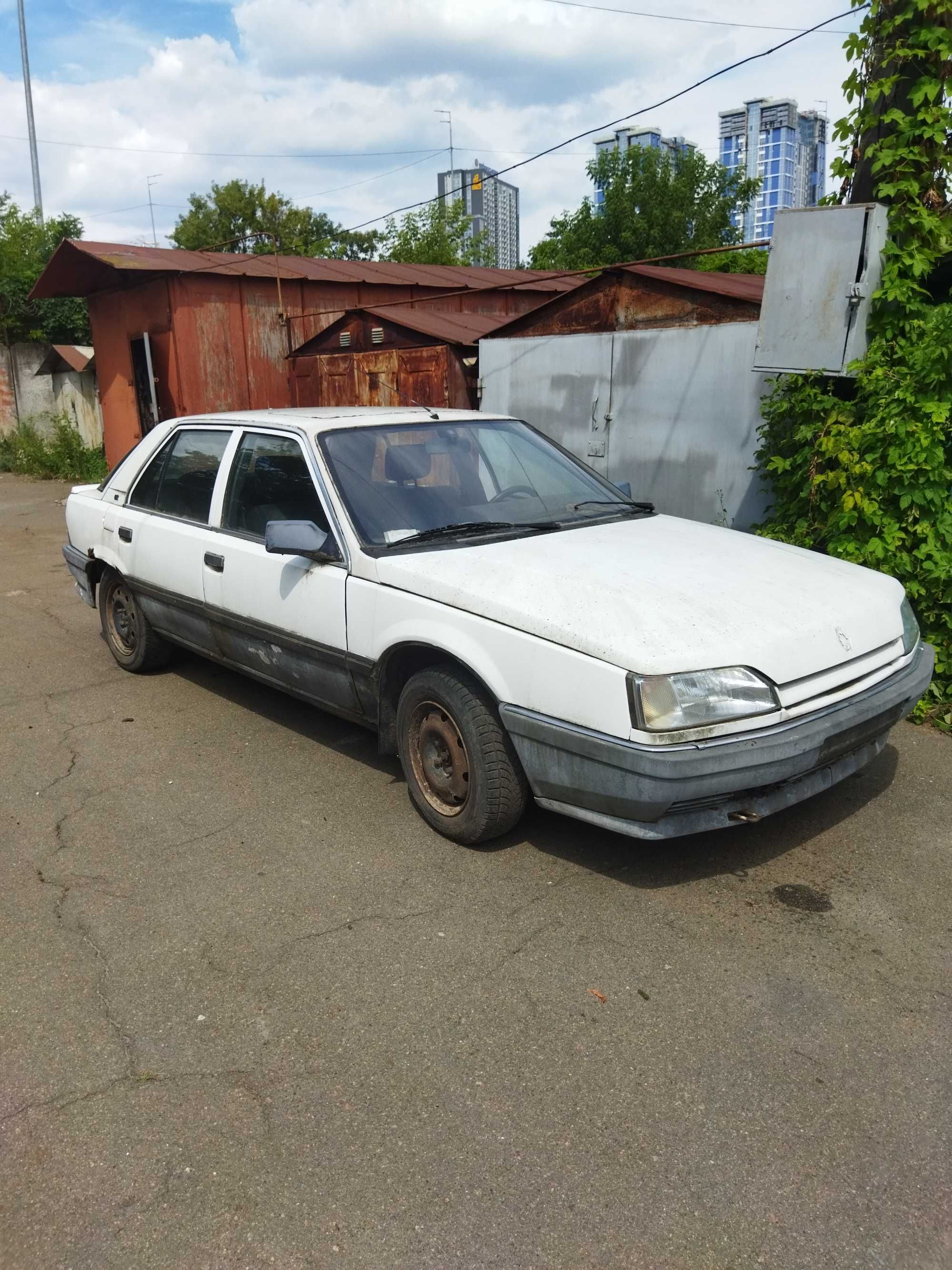 Запчасти к Renault 25 2.2 i.